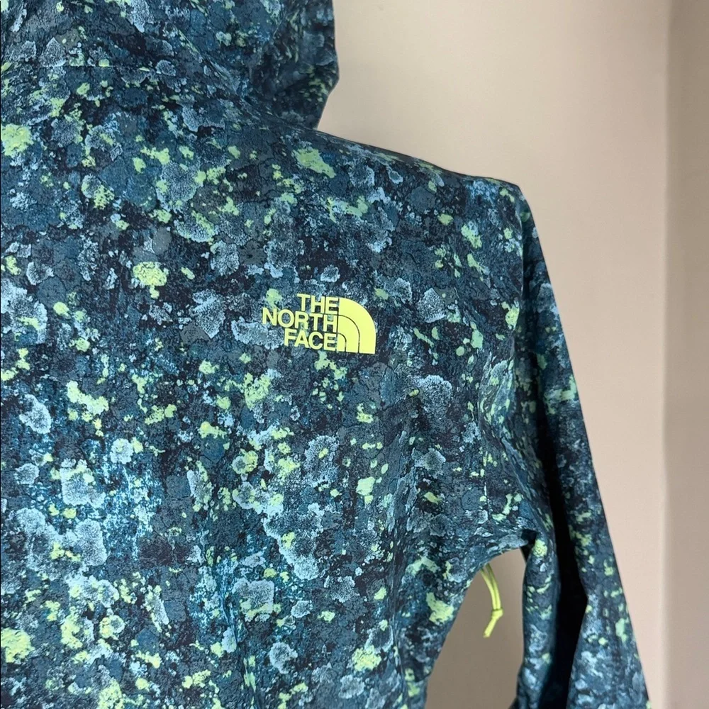 The North Face Women's Floral Pattern Ski Jacket - Picture 8 of 11